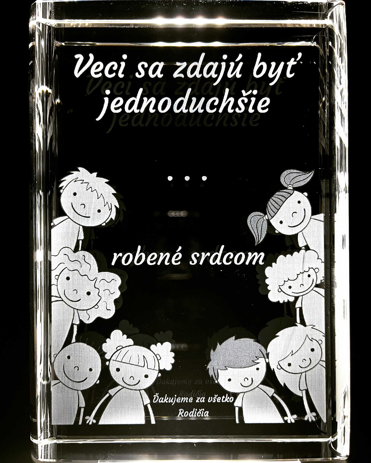 🍎📚 Poďakovanie, ktoré zostane navždy. ✨
Koniec školského roka je ideálny čas povedať jedno veľké ĎAKUJEME. ❤️
Táto gravírovaná krištáľová kniha vznikla v našej dielni ako originálny darček pre pani učiteľku, ktorá počas celého roka odovzdávala deťom nielen vedomosti, ale aj kus svojho srdca. 🌷👩‍🏫
💎 Personalizované gravírovanie vyrobené na Slovensku
🎁 Jedinečný darček od žiakov a rodičov
❤️ Spomienka na krásne spoločné chvíle
Ďakujeme všetkým učiteľom za ich trpezlivosť, láskavosť a každodennú prácu. 🌟
#dakujemeucitelom #koniecskolskehoroka #darcekpreucitelku #gravirovanie #personalizovanydarcek #nasaVyroba